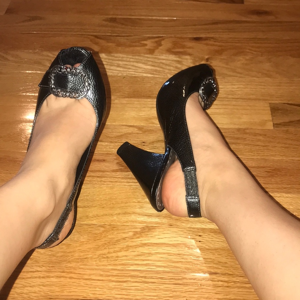BCBGIRLS OPEN TOE SLING BACK HEELS SZ 6